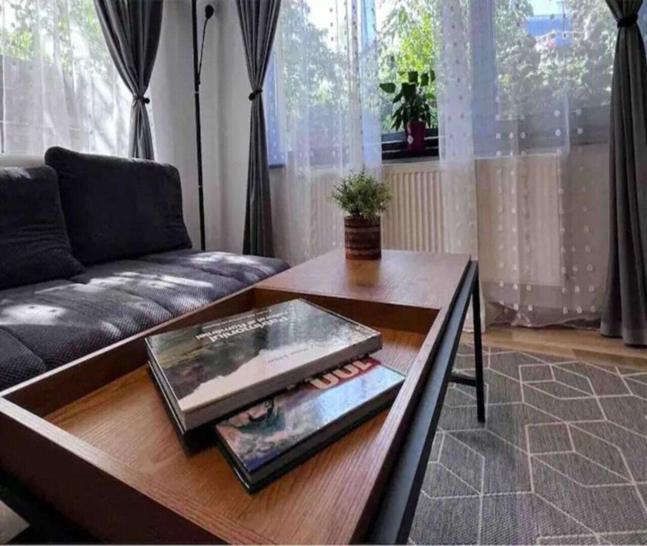 Vila Luminoasa Cu Curte Privata Βουκουρέστι Εξωτερικό φωτογραφία