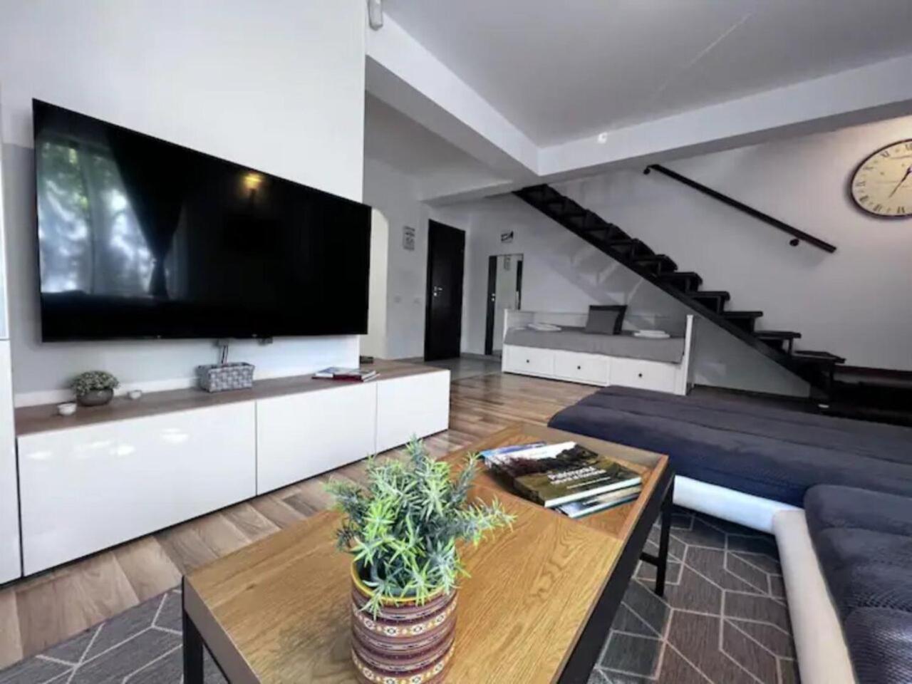 Vila Luminoasa Cu Curte Privata Βουκουρέστι Εξωτερικό φωτογραφία