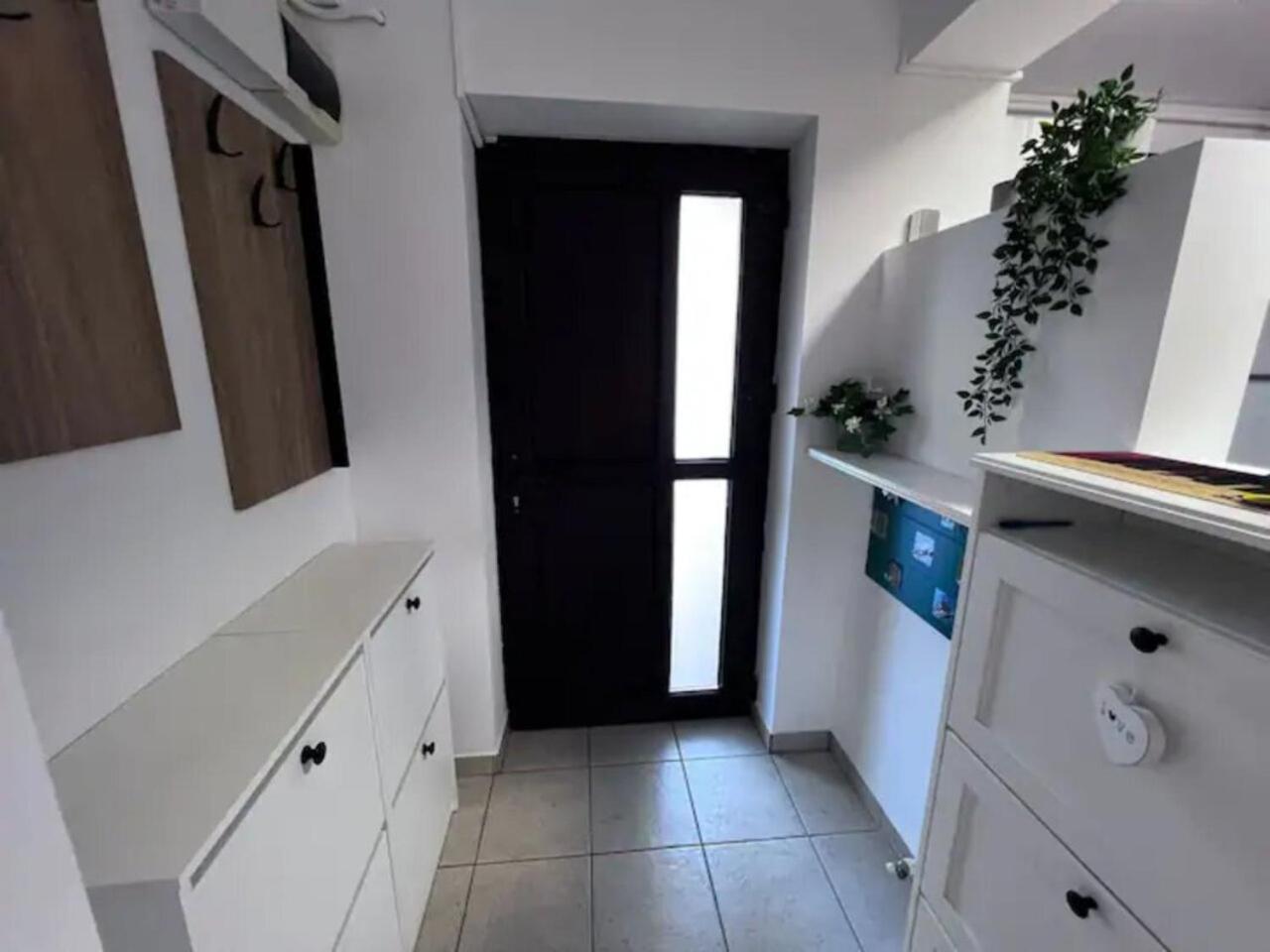Vila Luminoasa Cu Curte Privata Βουκουρέστι Εξωτερικό φωτογραφία