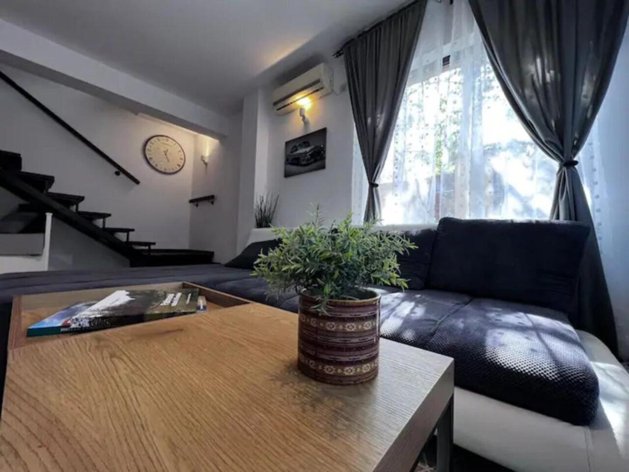 Vila Luminoasa Cu Curte Privata Βουκουρέστι Εξωτερικό φωτογραφία