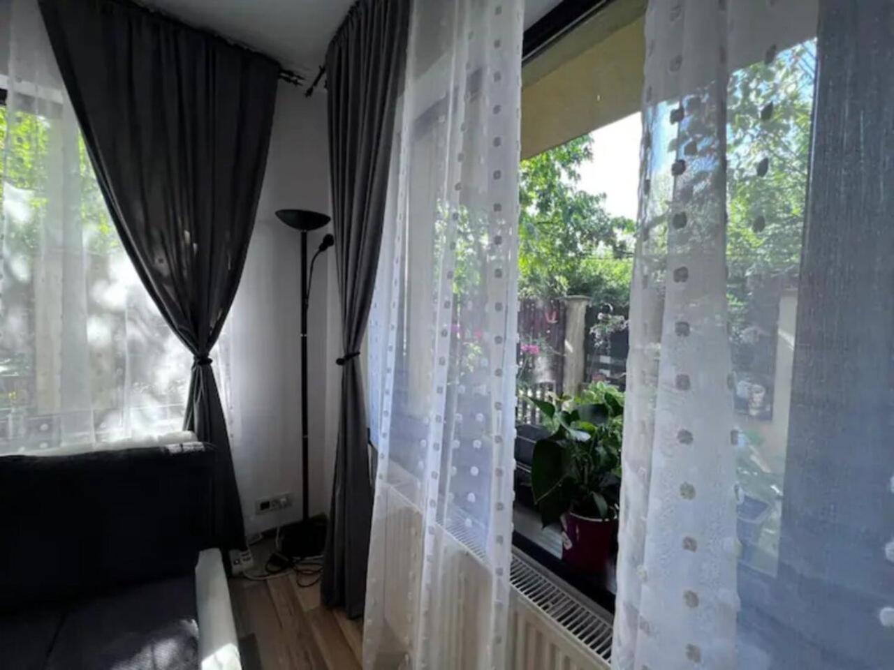 Vila Luminoasa Cu Curte Privata Βουκουρέστι Εξωτερικό φωτογραφία