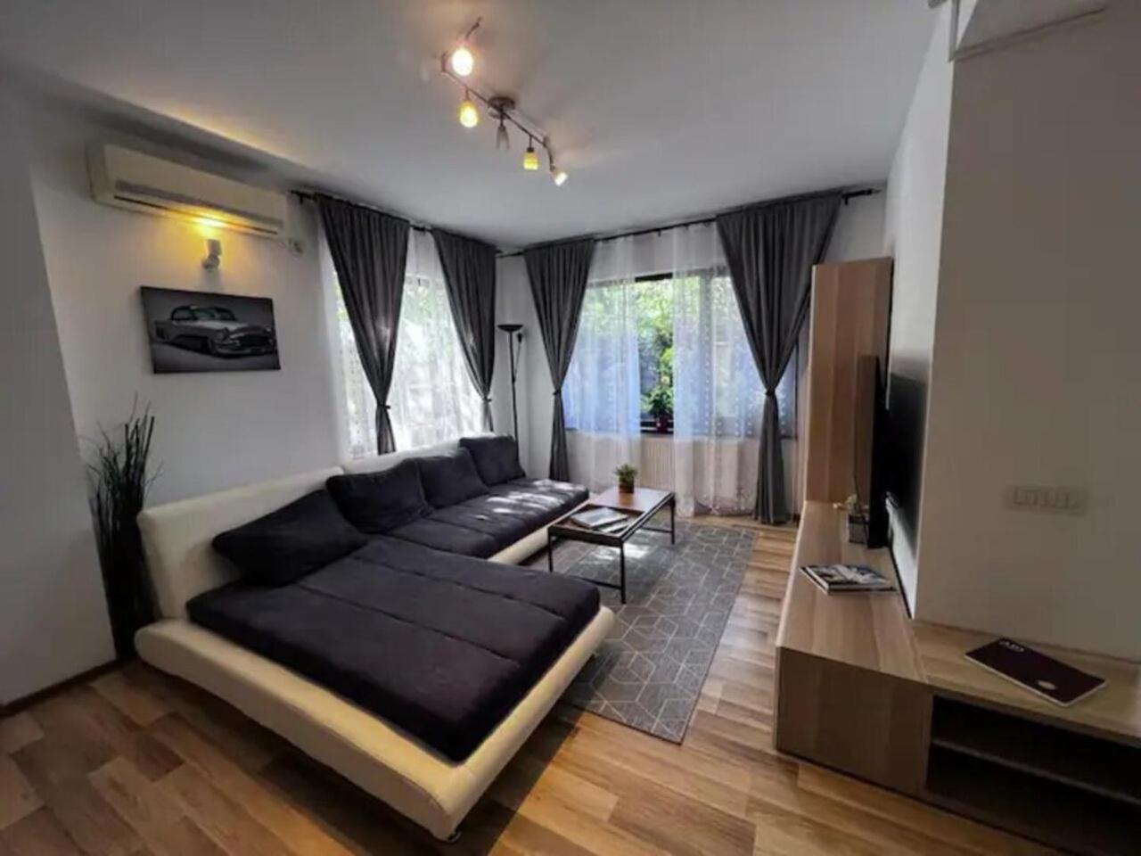 Vila Luminoasa Cu Curte Privata Βουκουρέστι Εξωτερικό φωτογραφία